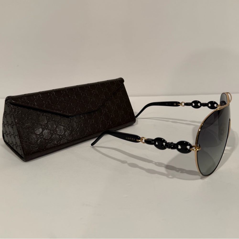 Gucci Black and Gold Aviator Sunglasses - Picture 2 of 5